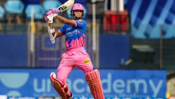 MI vs RR : బ్యాటింగ్ లో అదరగొడుతున్న రాజస్థాన్.. 10ఓవర్లకు స్కోర్ ఎంతంటే..?