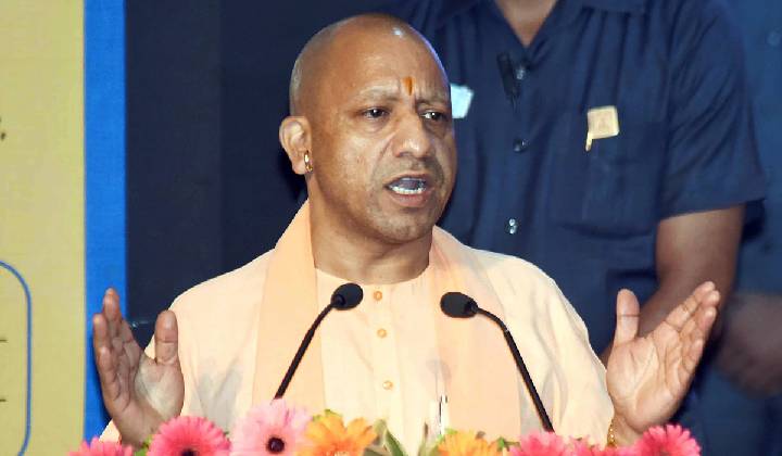 Yogi Adityanath: మతపరమైన రిజర్వేషన్లు రాజ్యాంగానికి వ్యతిరేకం.. కాంగ్రెస్‌పై యోగి అటాక్..