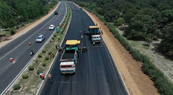 100kms Road : 100గంటల్లో 100కి.మీ రోడ్డు.. నితిన్ గడ్కారీ ప్రశంసలు