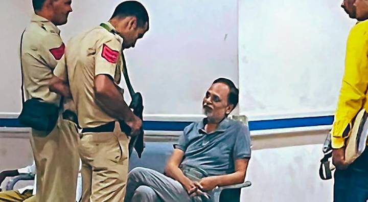 Aap, Satyendar Jain, Hospitali, Tihar Jail, Bathroom