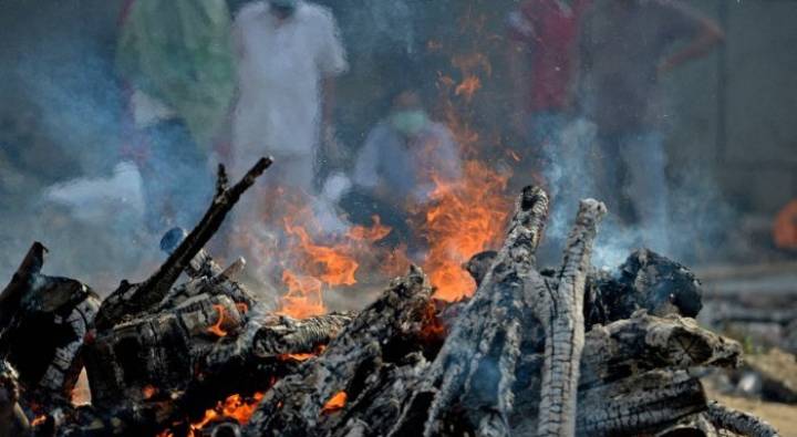 True Friend : స్నేహమంటే ఇదే.. ఫ్రెండ్ చనిపోయాడని అతని చితిలోనే దూకిన మరో ఫ్రెండ్