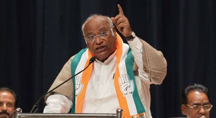 Mallikarjun Kharge : ప్రధాని జపాన్ పోయినప్పుడల్లా నోట్ల రద్దు.. అదేందో మరి