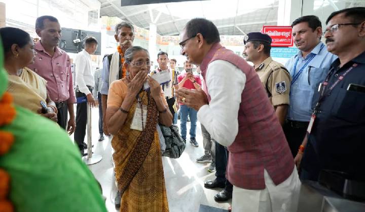 Air travel for pilgrims: సీనియర్ సిటిజన్స్‌కు బంఫర్ ఆఫర్.. దేశంలో తొలి రాష్ట్రంగా మధ్యప్రదేశ్..