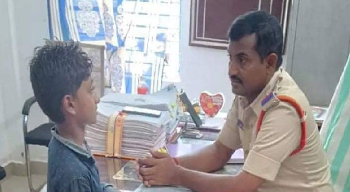 Bapatla : ‘తాగొచ్చి మా అమ్మను కొడుతున్నాడు.. మా నాన్నను జైల్లో వేయండి’