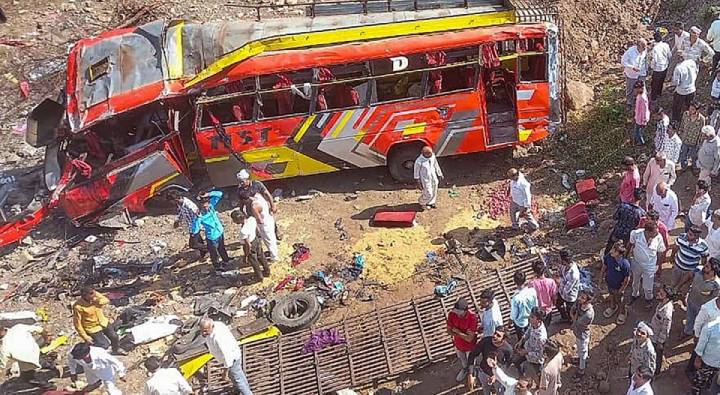 Bus Accident : మధ్యప్రదేశ్ లో ఘోర ప్రమాదం.. బస్సు నదిలో పడి 22 మంది మృతి