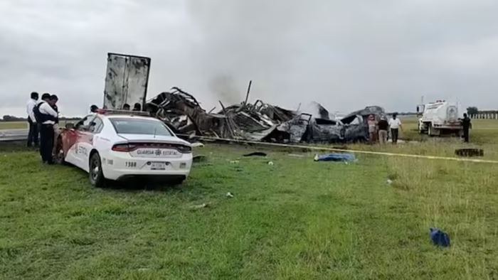 Mexico: ఘోర ప్రమాదం.. ట్రక్కు, వ్యాన్‌ ఢీ.. మంటలు చెలరేగి 26 మంది దుర్మరణం