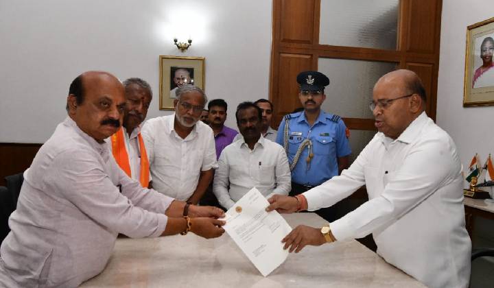 Karnataka: సీఎం పదవికి బసవరాజ్ బొమ్మై రాజీనామా..