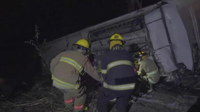 Bus Accident: కొండపై నుంచి పడిపోయిన బస్సు.. 18 మంది దుర్మరణం