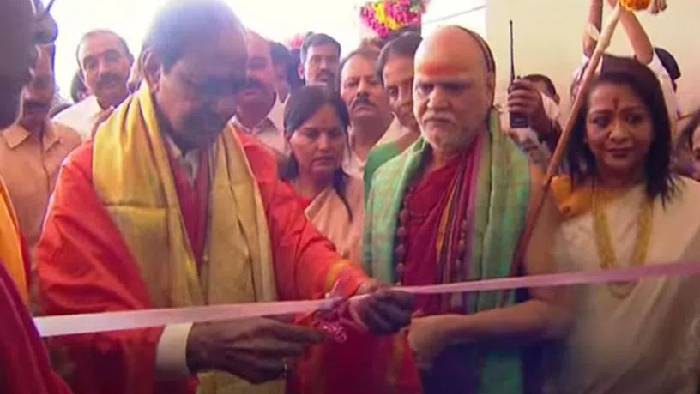 CM KCR: పేద బ్రహ్మణులకు కేసీఆర్ గుడ్ న్యూస్.. భృతి పెంపు..