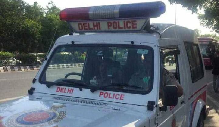 Delhi: భార్యా పిల్లలను కడతేర్చిన కసాయి.. చివరకు ఇంటర్నెట్‌లో చదివి భర్త ఆత్మహత్య..