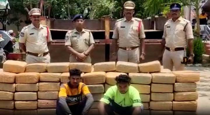 Cannabis : పుష్ప సీన్ రిపీట్.. ట్రాక్టర్‎కి సీక్రెట్ ఛాంబర్ ఏర్పాటు చేసి గంజాయి రవాణా
