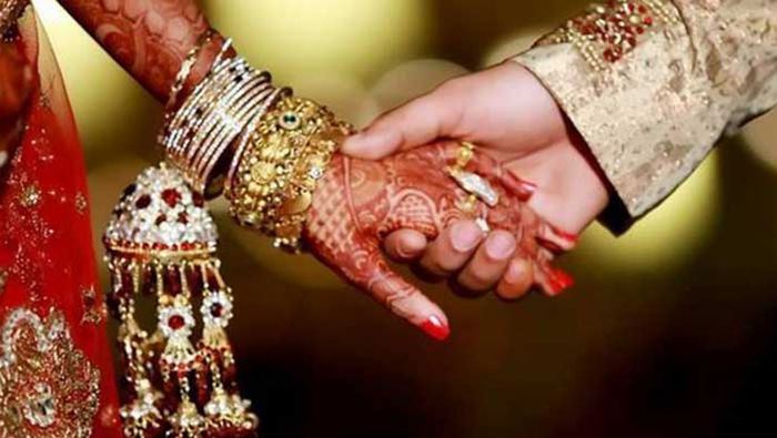 Honour Killing: యూపీలో పరువు హత్య.. వేరే కులం వ్యక్తిని పెళ్లాడిందని గొంతుకోసి..!