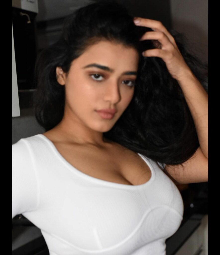 Ketika Sharma (8)