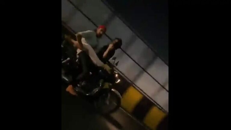 Viral news : ఓరి నాయనో..కొంచెం కూడా సిగ్గులేదేంట్రా బాబు.. బైకుపైనే పాడుపని.. ఛీ..