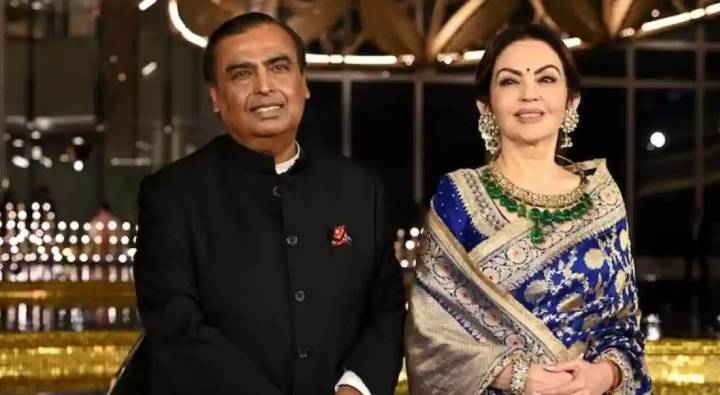 Mukesh Ambani : అంబానీ లిఫ్ట్ చూశారా? డబుల్ బెడ్రూం అంత ఉంటుంది