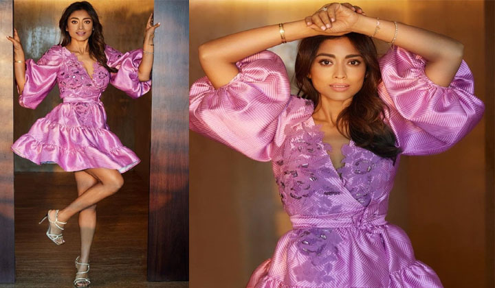 Shriya Saran: బుల్లి గౌను వేసుకున్న పెద్ద పాప…