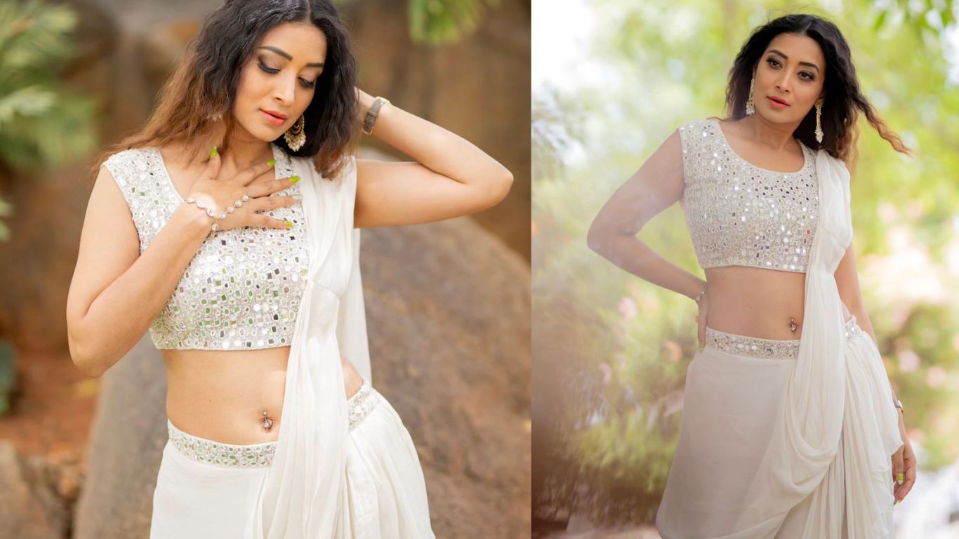 Bhanu Sree Hot Pics: గ్లామర్ డోస్ పెంచేసిన భాను శ్రీ.. హాట్ అందాలతో కవ్విచేస్తోందిగా!