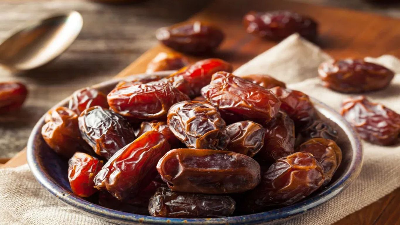 Diabetes Diet: డయాబెటిక్ పేషెంట్స్‌ ఖర్జూరాలు తినొచ్చా.. షుగర్ లెవెల్స్ పెరుగుతాయా?!