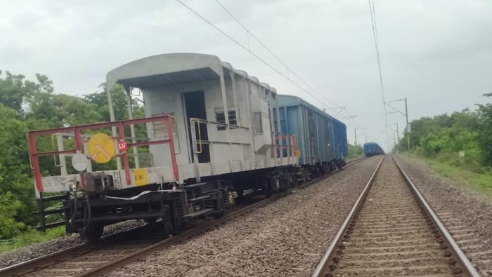 Goods Train: కేసముద్రంలో గూడ్స్ రైలుకు తప్పిన ముప్పు..