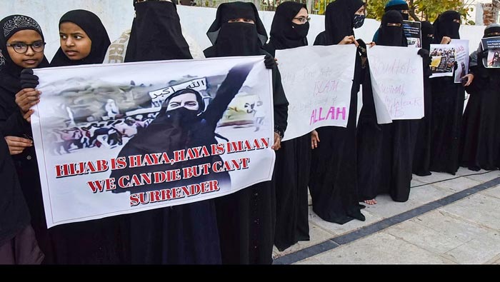 Kerala: ఆపరేషన్ థియేటర్ లో లాంగ్ స్లీవ్ స్క్రబ్ జాకెట్లు ధరించేందుకు అనుమతివ్వండి – ముస్లిం వైద్య విద్యార్థినుల విజ్ఞప్తి