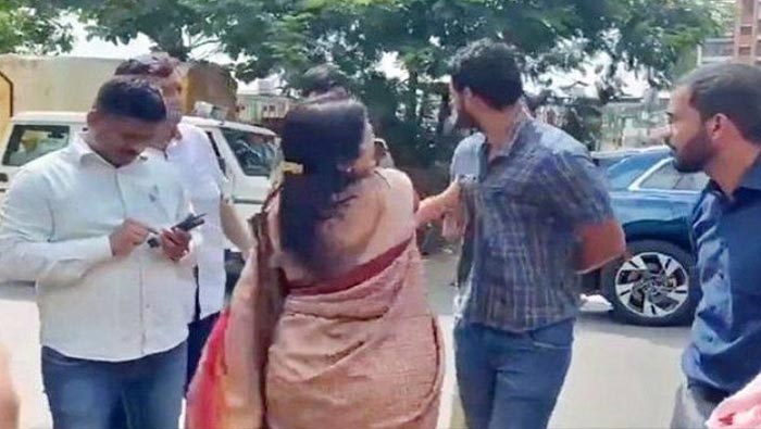 MLA And Engineer: ఇంజినీర్ చెంప చెల్లుమనిపించిన మహిళా ఎమ్మెల్యే..