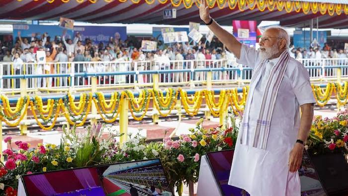 UCC: యూసీసీపై ప్రధాని కీలక వ్యాఖ్యలు.. అర్ధరాత్రి ముస్లిం లాబోర్డు అత్యవసర సమావేశం..