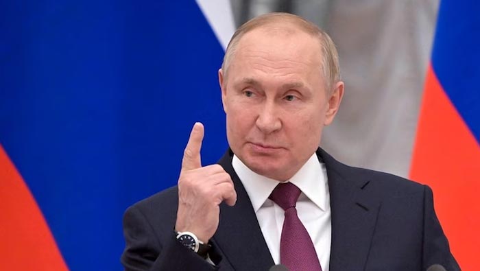 Russia President Putin: బెలారస్‌కు అణ్వాయుధాలు తరలించాం..