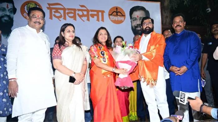 Shiv Sena: ఉద్ధవ్ ఠాక్రేకు మరో ఎదురుదెబ్బ.. షిండే వర్గంలో చేరిన కీలక నేత..