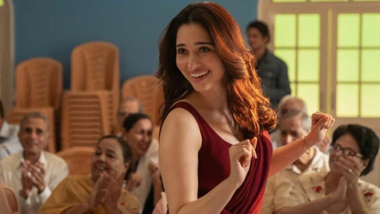 Tamannaah Bhatia Hot Photos: శారీలో తమన్నా భాటియా.. మిల్కీ బ్యూటీ గ్లామర్‌కి కుర్రకారు ఫ్లాట్!