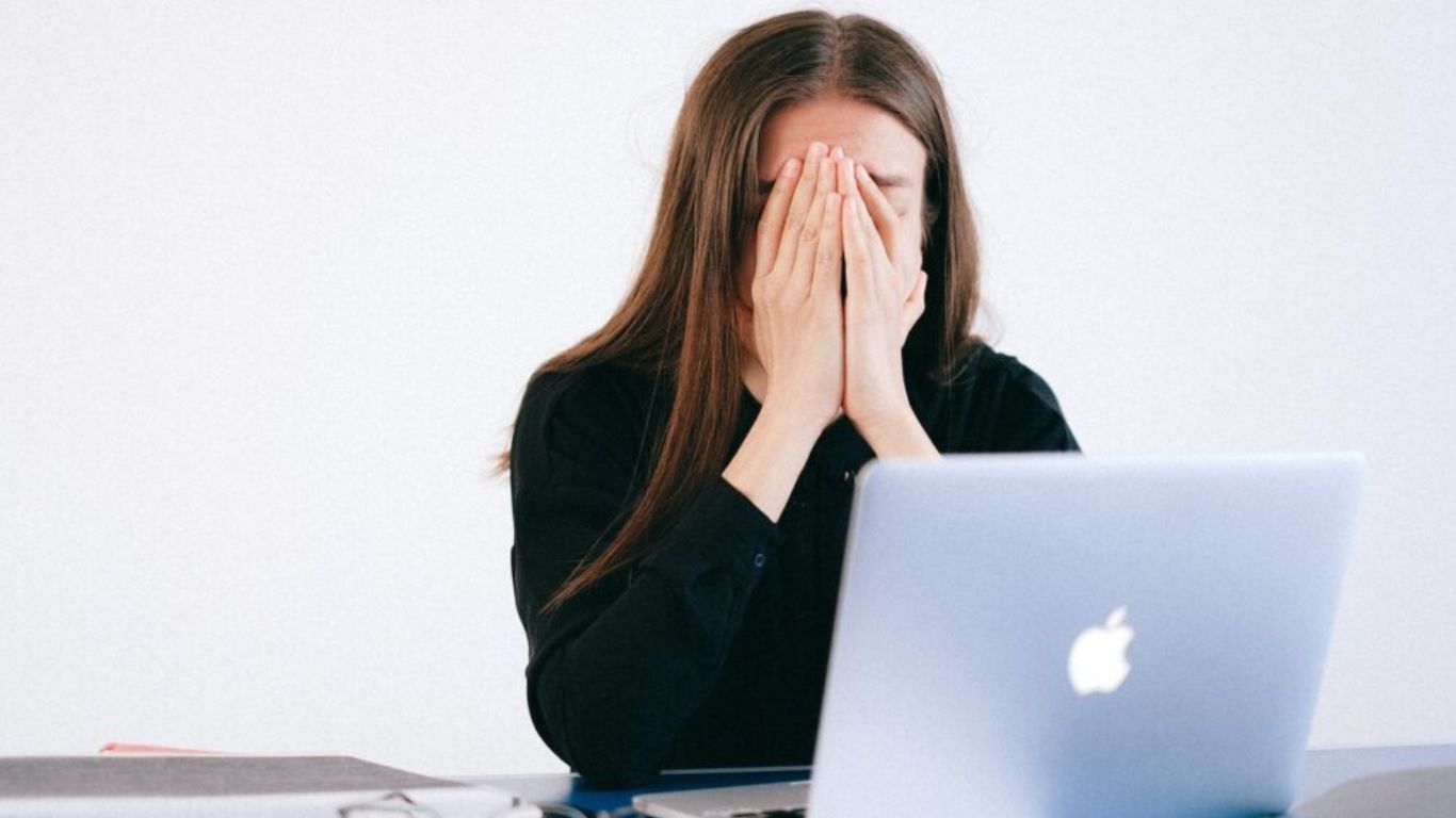 Work Stress Tips: ఆఫీసులో పని వల్ల ఒత్తిడి ఉందా?.. ఇలా చెక్ పెట్టండి!