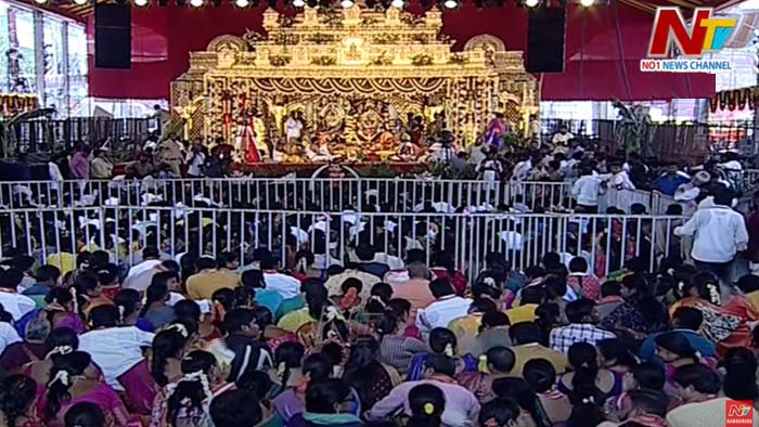 Balkampet Temple: ఘనంగా ఎల్లమ్మ కళ్యాణం.. ప్రభుత్వం తరఫున పట్టు వస్త్రాలు సమర్పించిన తలసాని