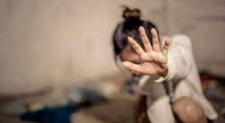 Beautician : వ్యాపారంలో లాభాలు తెప్పిస్తానని లైంగికదాడి చేశాడు