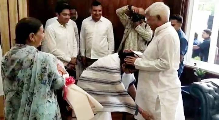 Mamata Banerjee: లాలూ ప్రసాద్ యాదవ్ కాళ్లు మొక్కిన మమతా బెనర్జీ