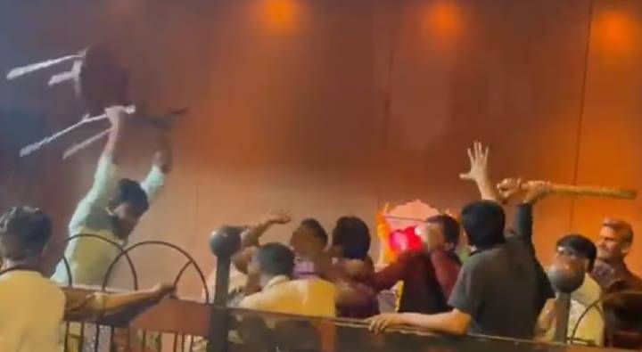 Bandra: షాంపైన్ మూత తెరవడంపై వాదన.. కొట్టుకున్న క్లబ్ సిబ్బంది, కస్టమర్లు