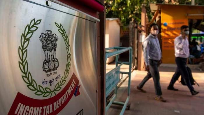 IT Raids : బీఆర్‌ఎస్‌ ఎమ్మెల్యే ఇళ్లలో కొనసాగుతున్న ఐటీ సోదాలు