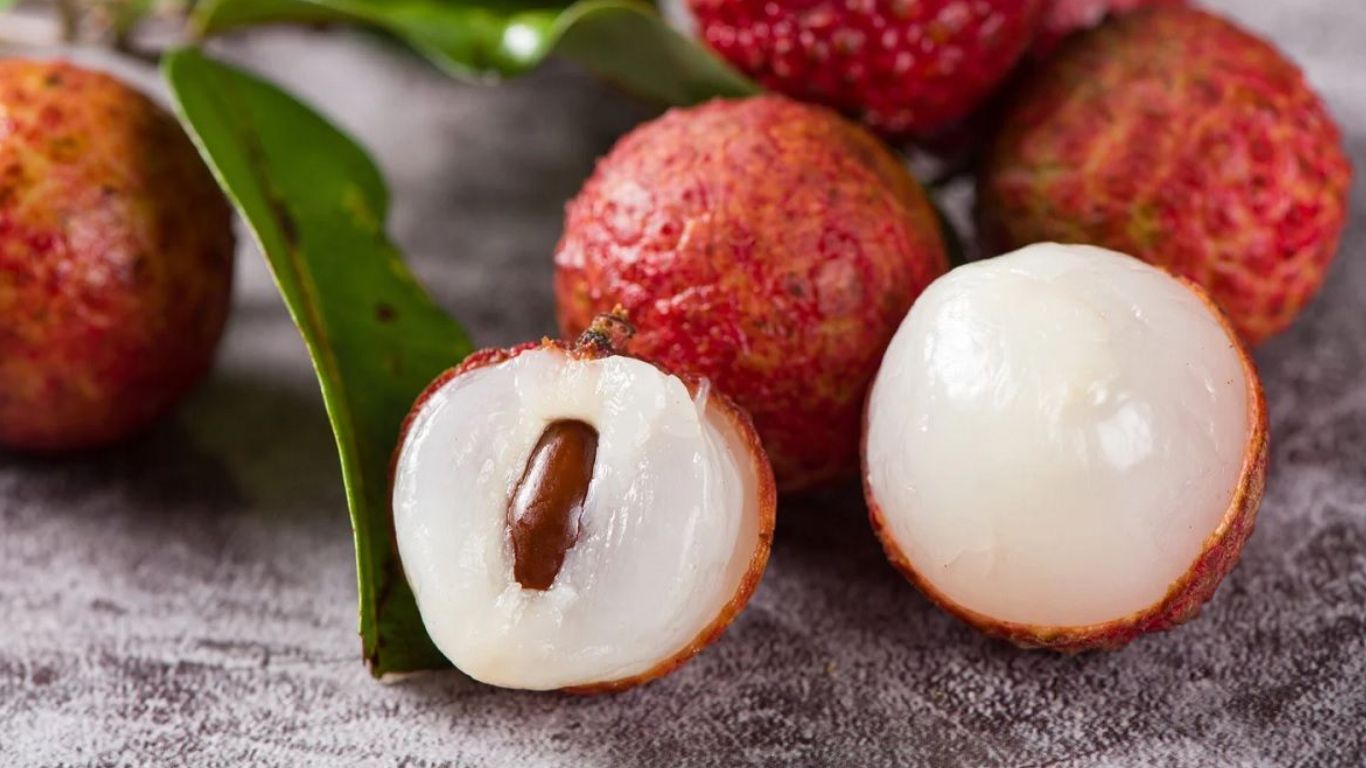 Litchi Side Effects: లీచీ పండ్లను ఎక్కువగా తింటున్నారా?.. జాగ్రత్తగా ఉండాల్సిందే! ప్రాణాలు పోతాయ్