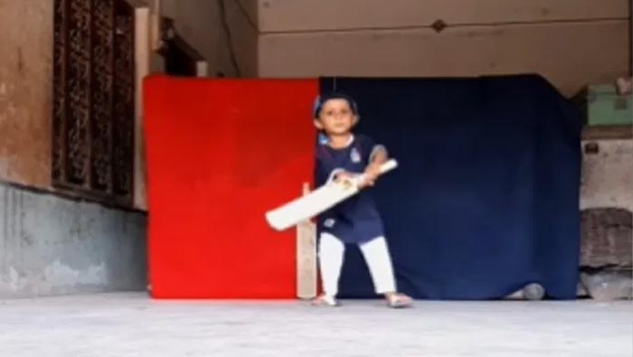 Little Dhoni