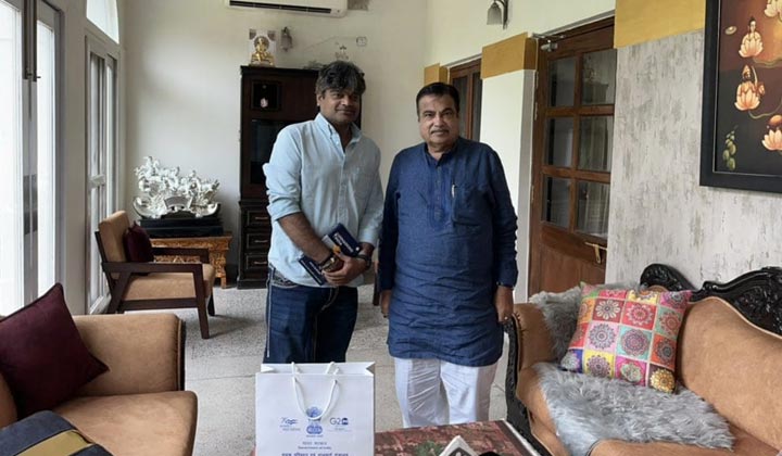 Harish Shankar: మంత్రి నితిన్ గడ్కరీతో పవన్ డైరెక్టర్ భేటీ.. పవన్ కోసమేనా.. ?