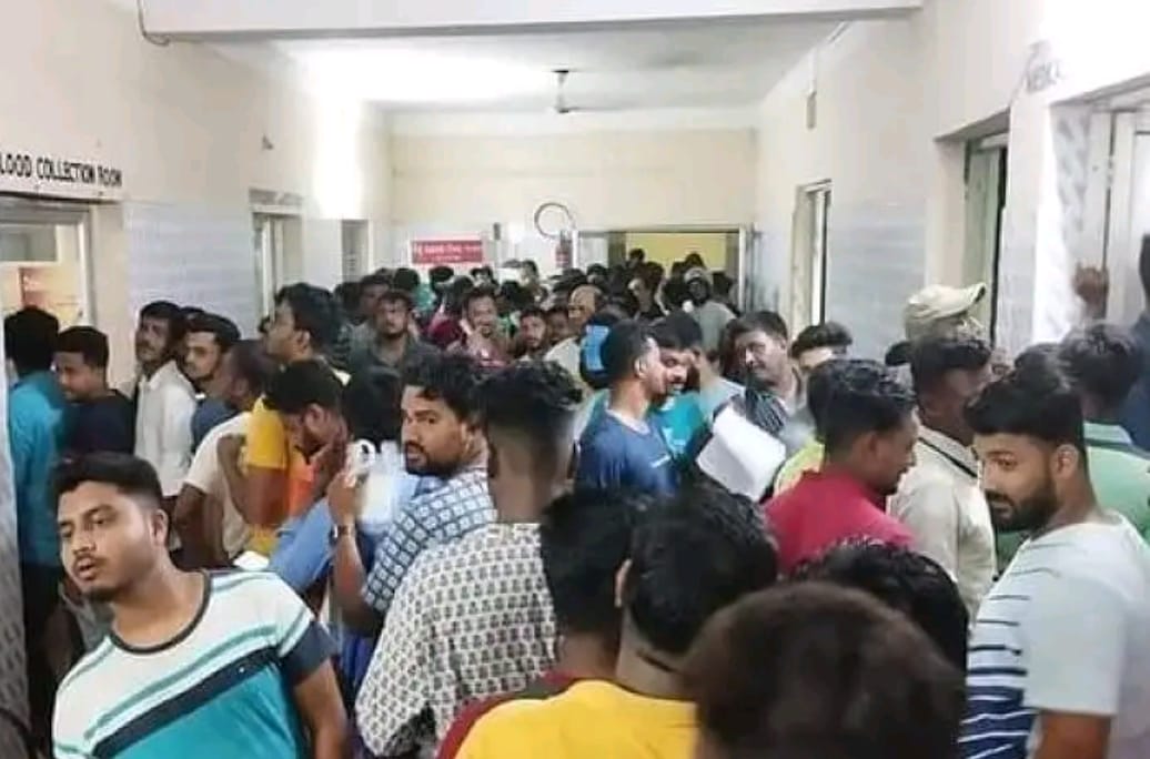 Odisha Train Accident:  బాధితుల ఆర్తనాదాలు.. రక్తదానం చేసేందుకు ముందుకొస్తున్న యువత..