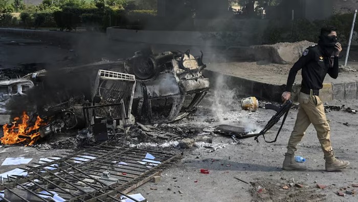 Pakistan Army: ముగ్గురు అధికారులను తొలగించిన పాకిస్థాన్ ఆర్మీ.. ఎందుకో తెలుసా?