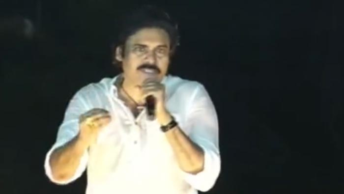 Pawan Kalyan: ఎన్టీఆర్ ఫ్యాన్స్ తో నా ఫ్యాన్స్ గొడవపడుతున్నారు.. కులం కోసం కొట్టుకోకండి