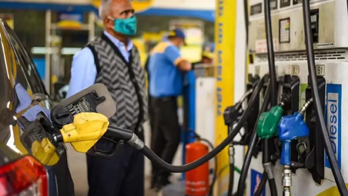 Petrol-Diesel: పెట్రోల్-డీజిల్ రేట్లు తగ్గించేందుకు ఆయిల్ కంపెనీల నిర్ణయం