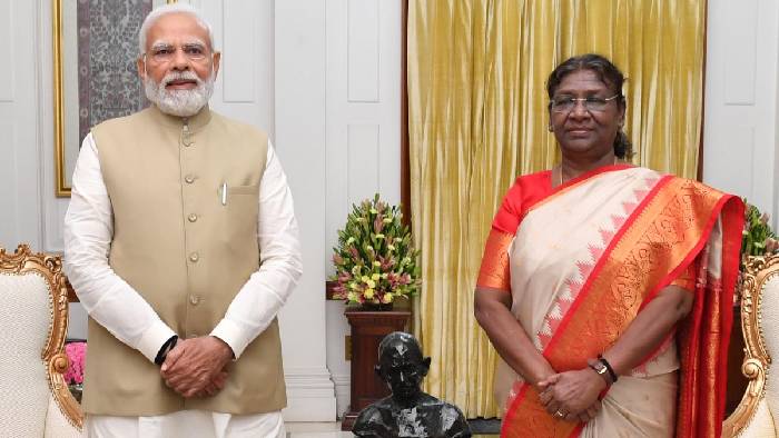 PM Modi: రాష్ట్రపతి ద్రౌపది ముర్ముతో సమావేశమైన ప్రధాని మోడీ..