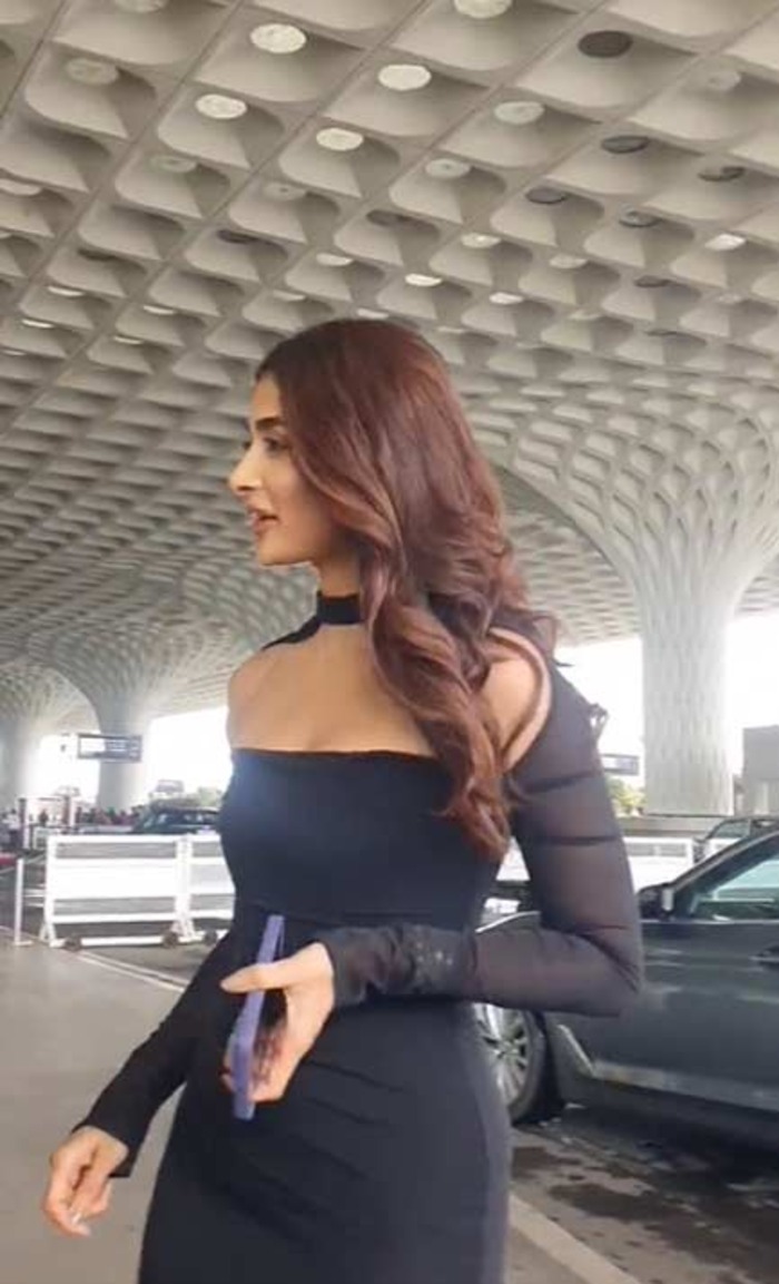 Pooja Hegde Hot