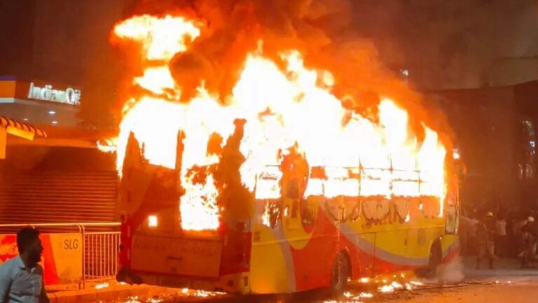 Andrapradesh : ప్రకాశం జిల్లాలో ట్రావెల్స్ బస్సులో చెలరేగిన మంటలు.. తప్పిన పెను ప్రమాదం..