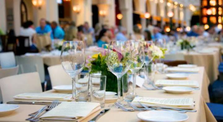 Hotel Bill : లక్షణంగా భోజనం చేద్దామని పోతే.. లక్ష బిల్లువేశారు