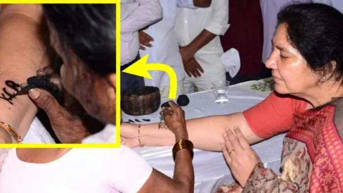 Satyavathi Rathod : కేసీఆర్‌ పేరు పచ్చబొట్టు వేసుకున్న మంత్రి సత్యవతి రాథోడ్‌