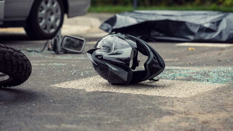 Hyderabad : ట్యాంక్ బండ్ పై ఘోర రోడ్డు ప్రమాదం..బస్సు ఢీ కొట్టడంతో సాఫ్ట్ వేర్ ఇంజనీర్ మృతి…