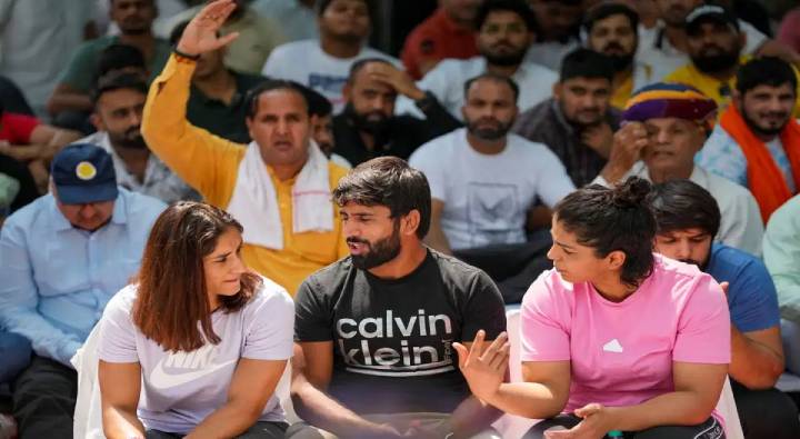 Wrestlers : రెజ్లర్లకు క్లీన్ చీట్ ఇచ్చిన ఢిల్లీ పోలీసులు