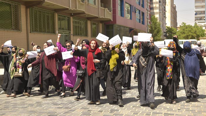 Afghan Women Protest: కాబూల్‌లో ఆఫ్ఘన్ మహిళల ఆందోళన.. బ్యూటీ పార్లర్‌ల మూసివేతకు నిరసనగా